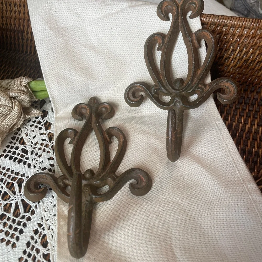 Set of 2 Iron Rustic Iron Farmhouse Hooks